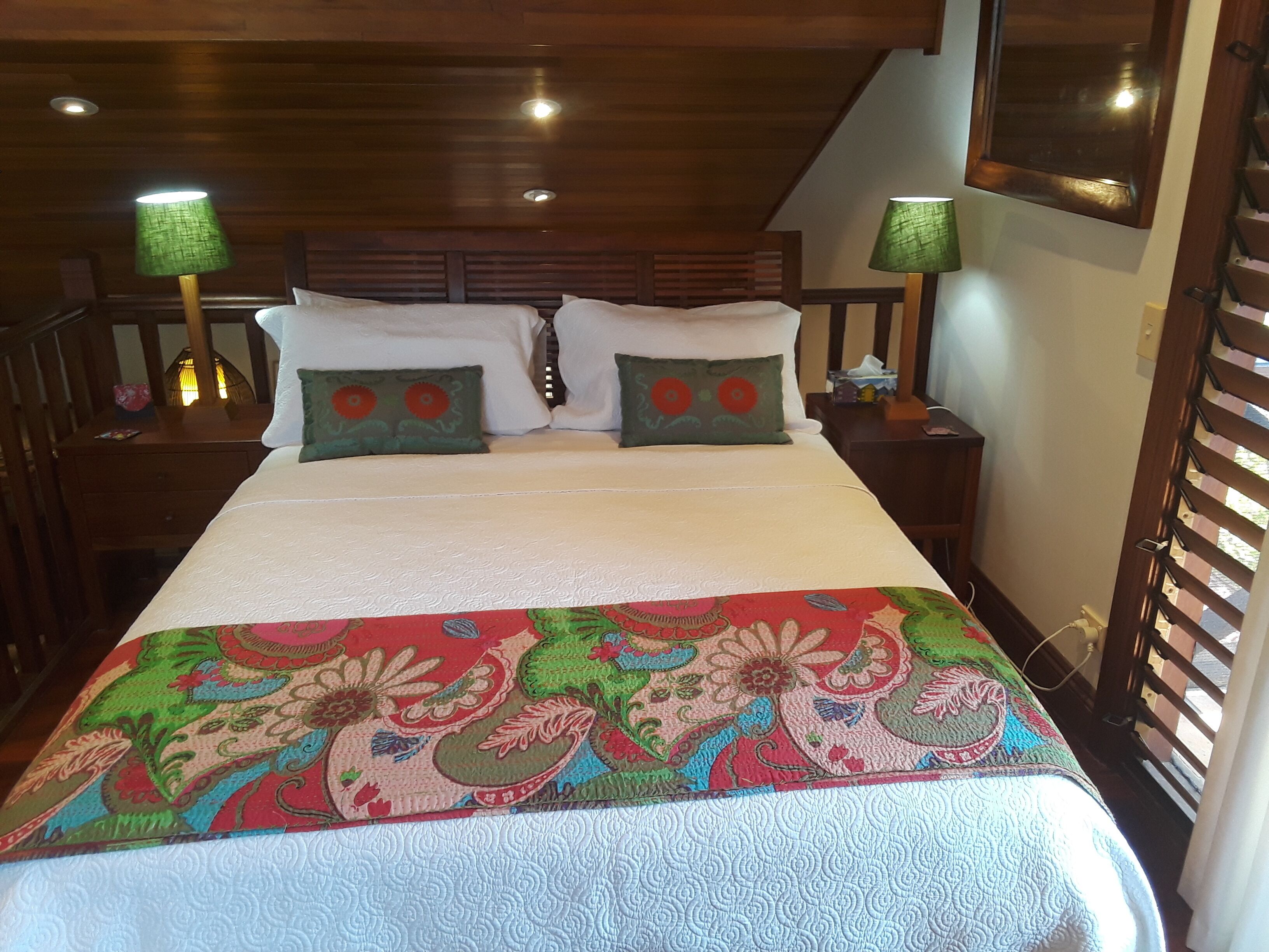 Elegantly-crafted, Beachside Lodge in Valla Beach! Off-peak specials!