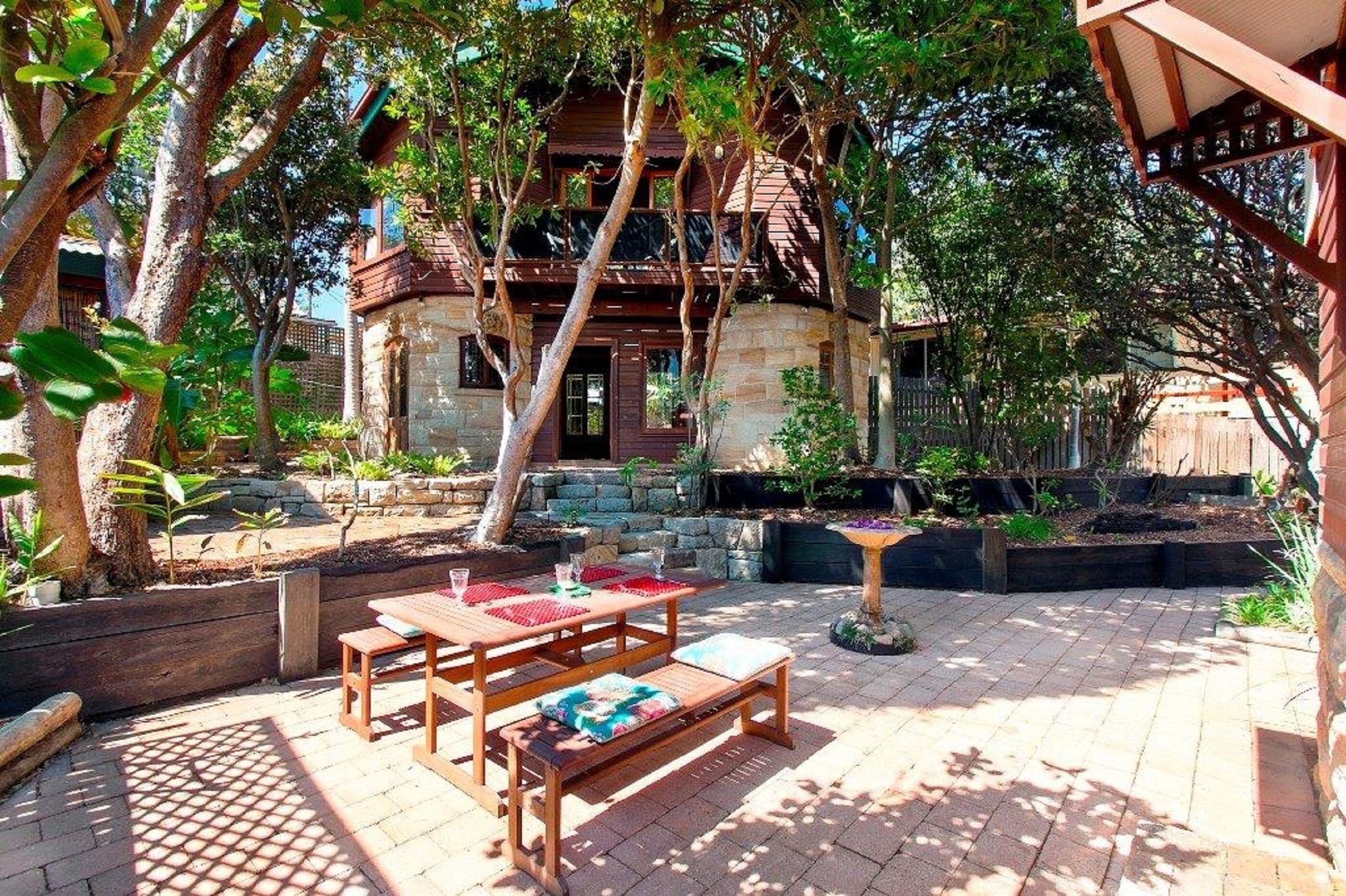 Elegantly-crafted, Beachside Lodge in Valla Beach! Off-peak specials!