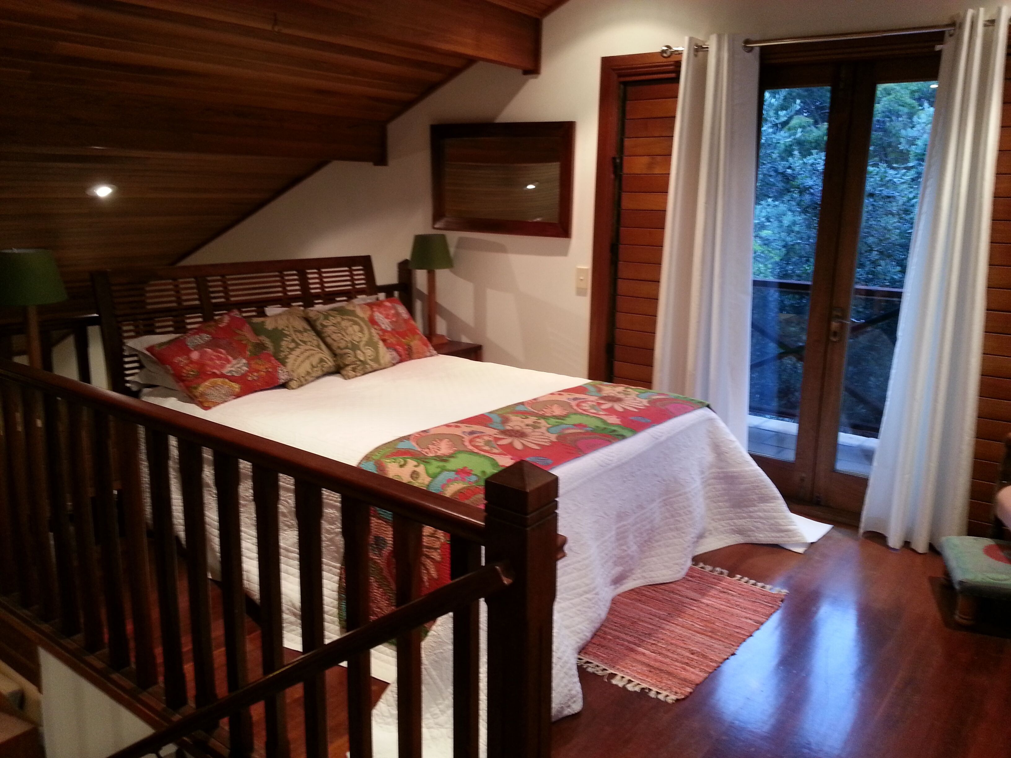 Elegantly-crafted, Beachside Lodge in Valla Beach! Off-peak specials!