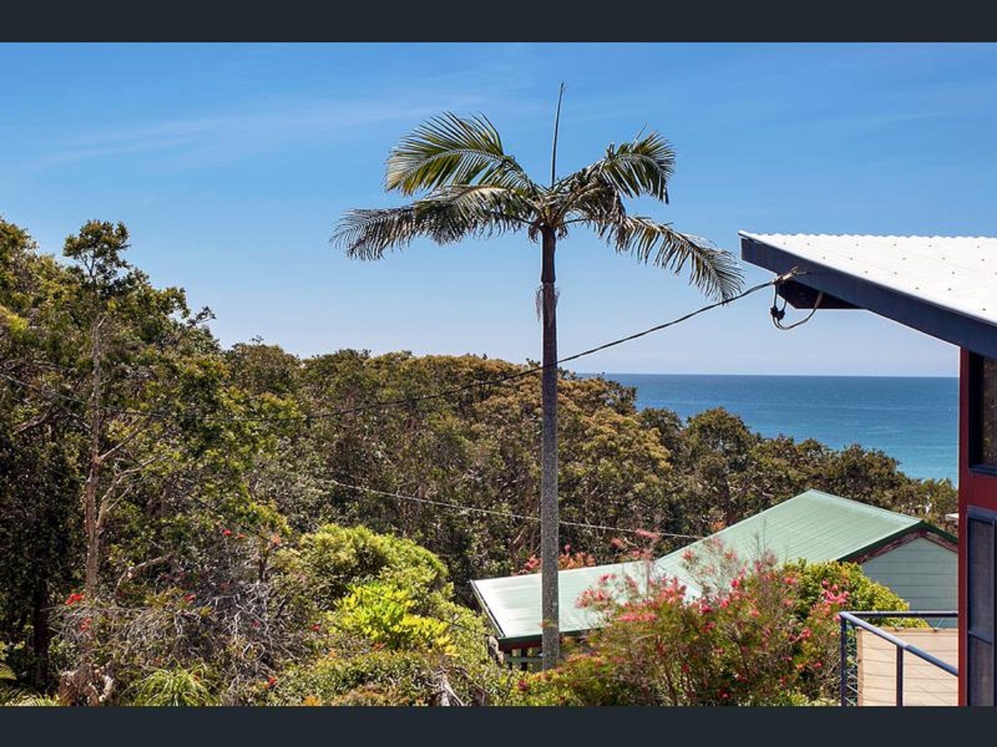 Elegantly-crafted, Beachside Lodge in Valla Beach! Off-peak specials!