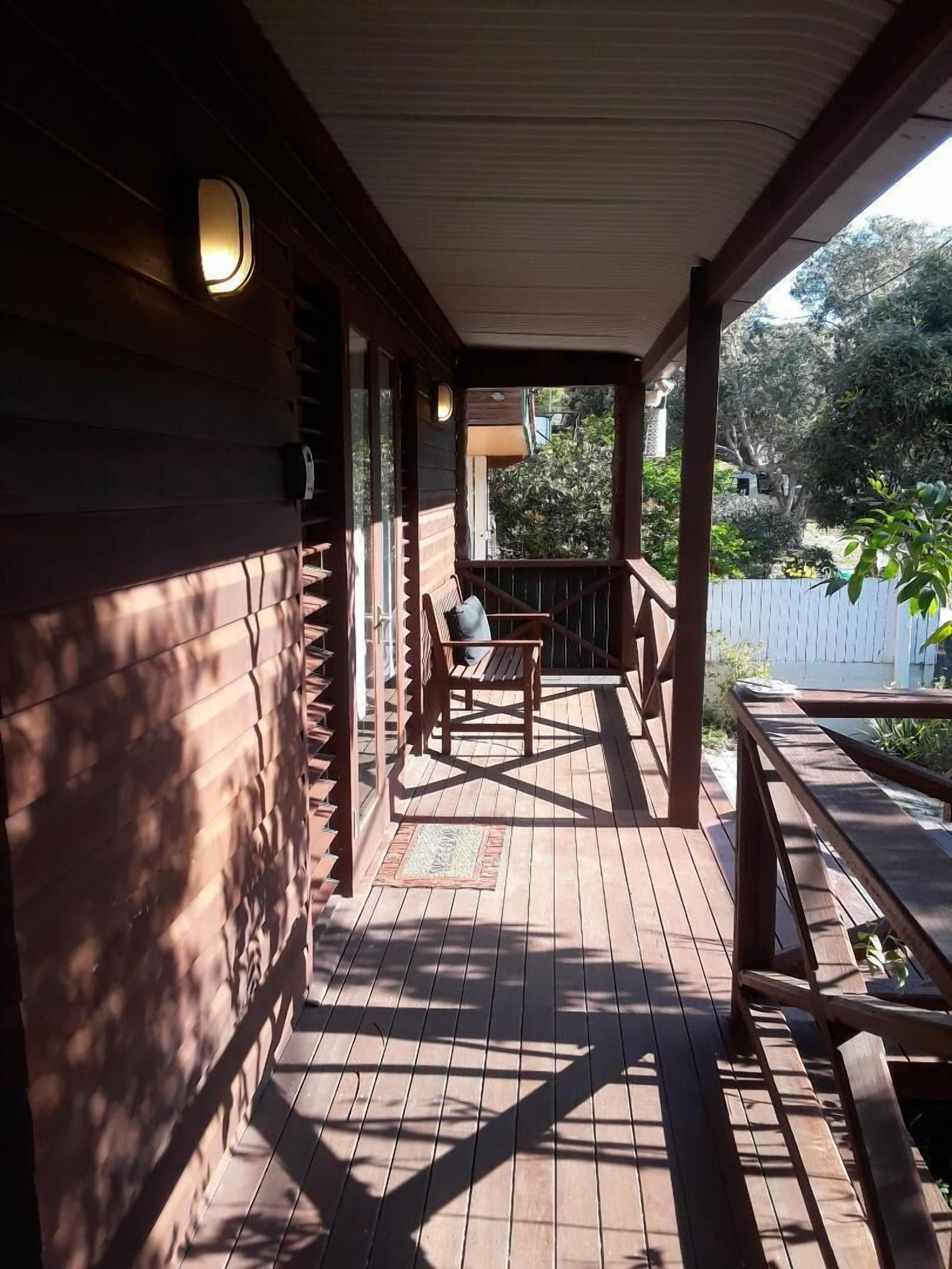 Elegantly-crafted, Beachside Lodge in Valla Beach! Off-peak specials!