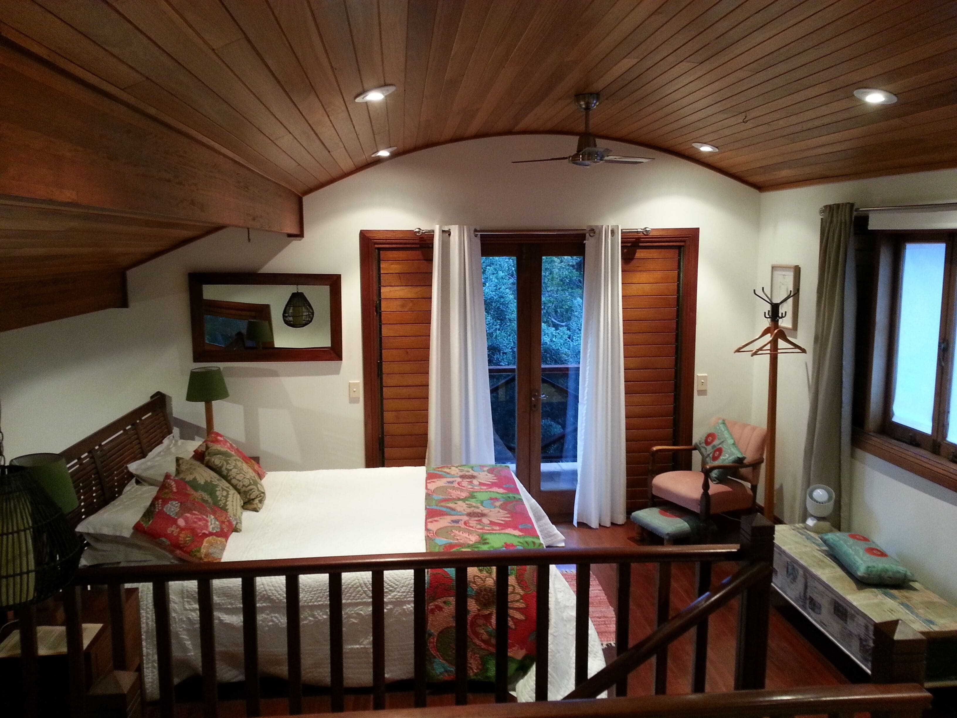 Elegantly-crafted, Beachside Lodge in Valla Beach! Off-peak specials!
