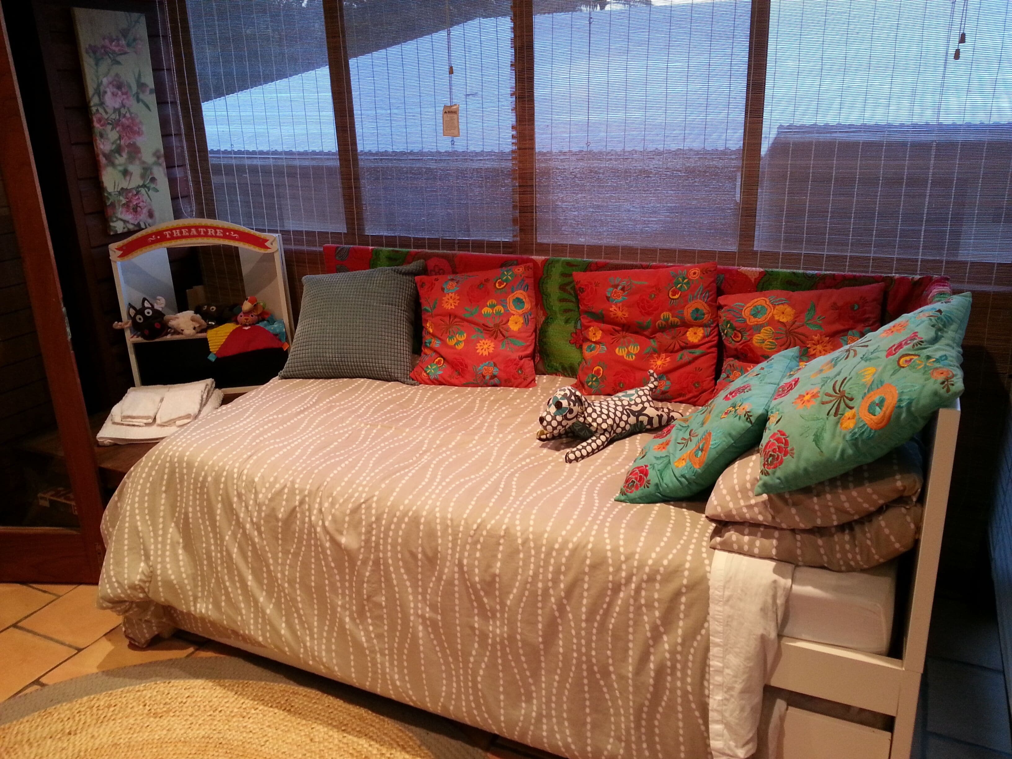 Elegantly-crafted, Beachside Lodge in Valla Beach! Off-peak specials!