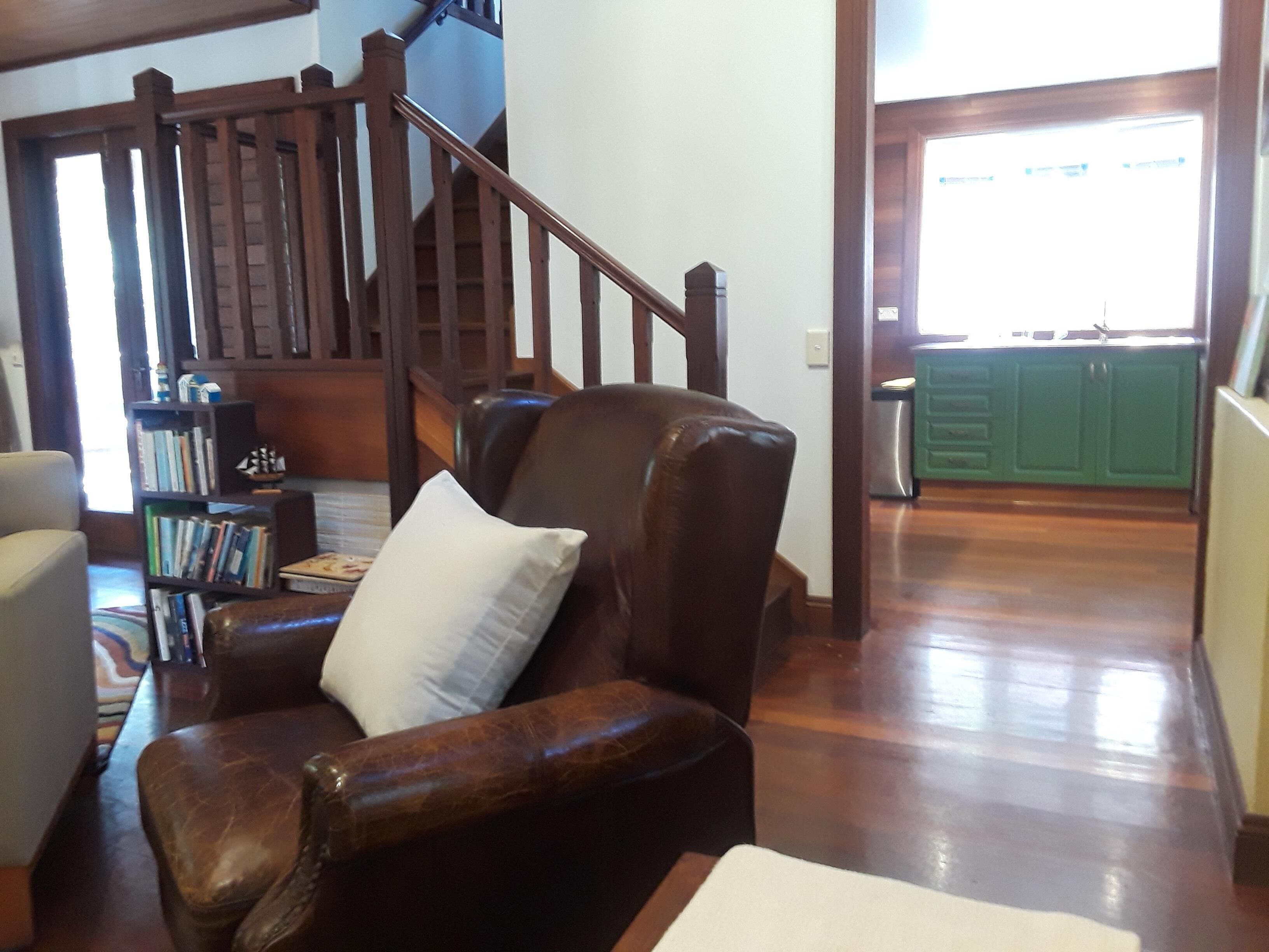 Elegantly-crafted, Beachside Lodge in Valla Beach! Off-peak specials!