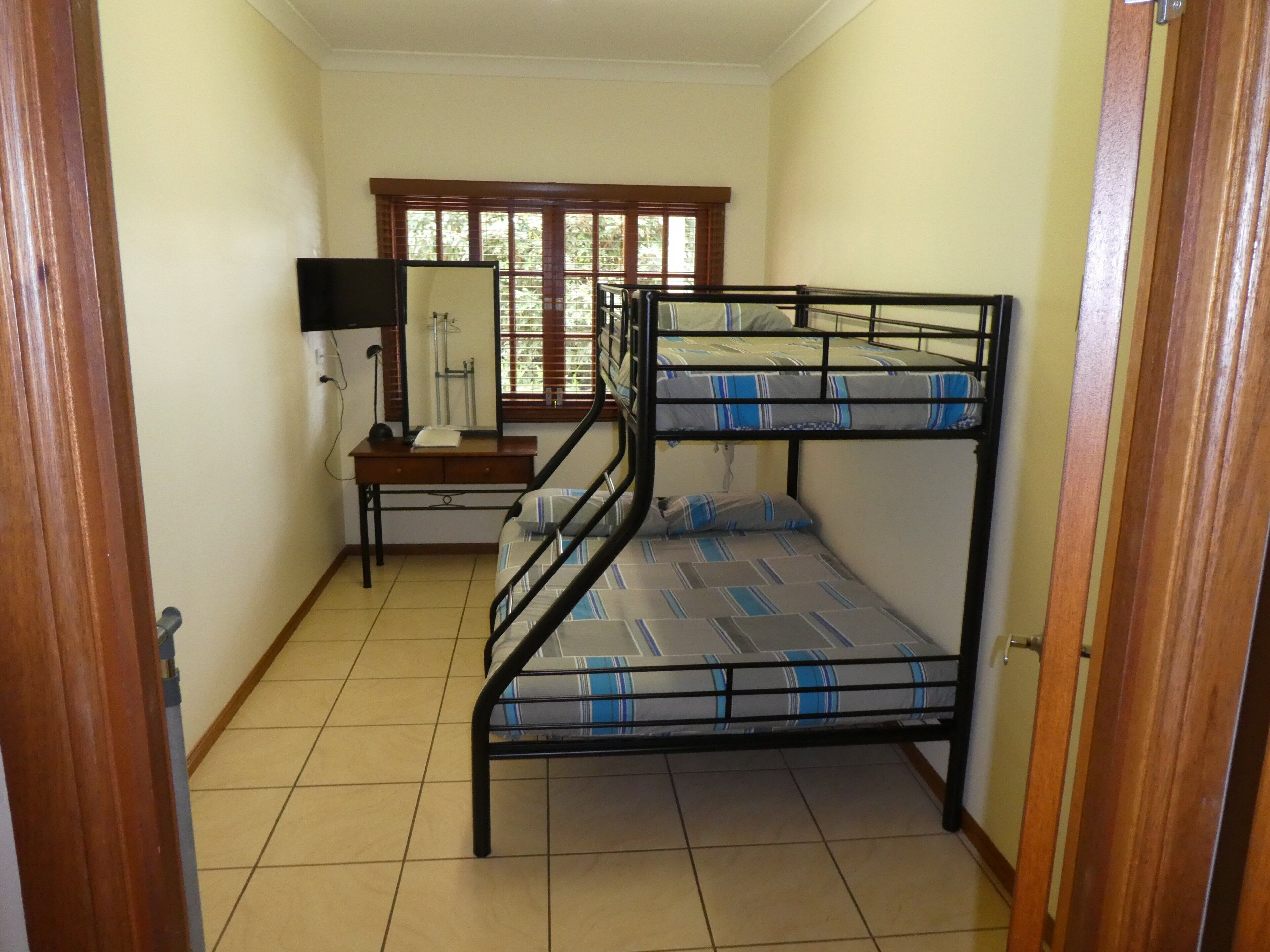 Rainforest Views set on the lip of a Extinct Volcanic Crater, Family Friendly