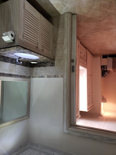 Luxury Beachfront 5 Bedroom - Barbados