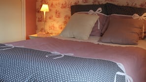 5 bedrooms, iron/ironing board, cots/infant beds, Internet