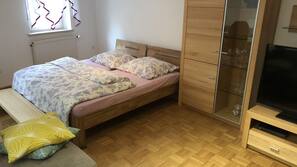 2 sovrum, internet och sängkläder