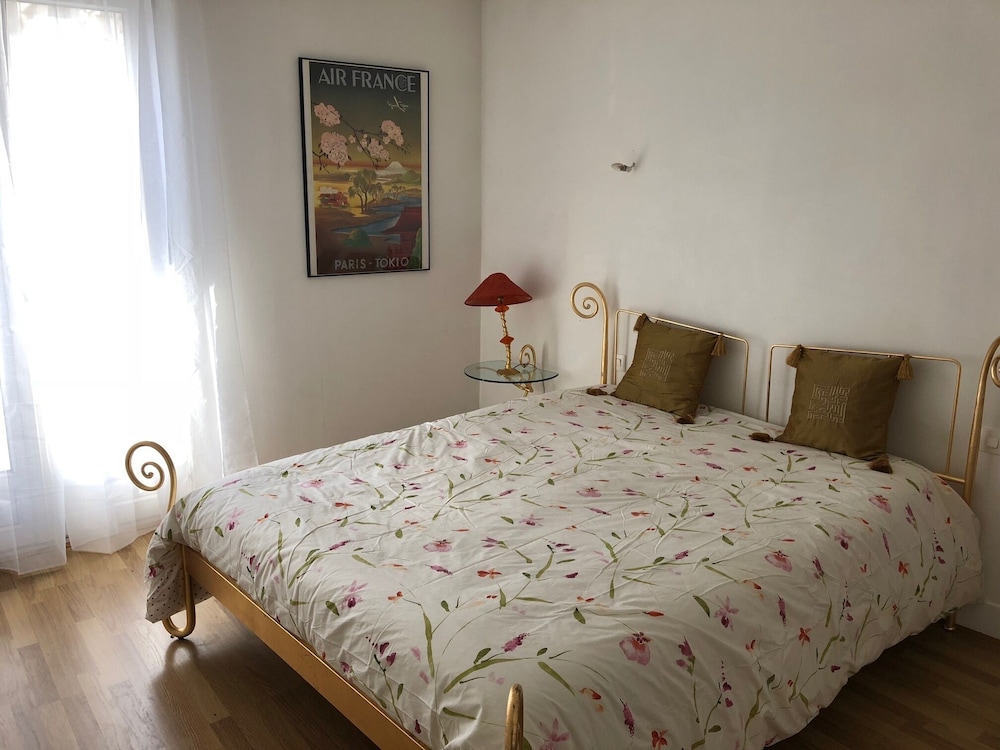 Paris Montmartre Apartment with Exceptional View, Elevator and Deck