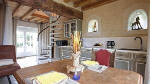 Réfrigérateur, micro-ondes, four, fourneau de cuisine