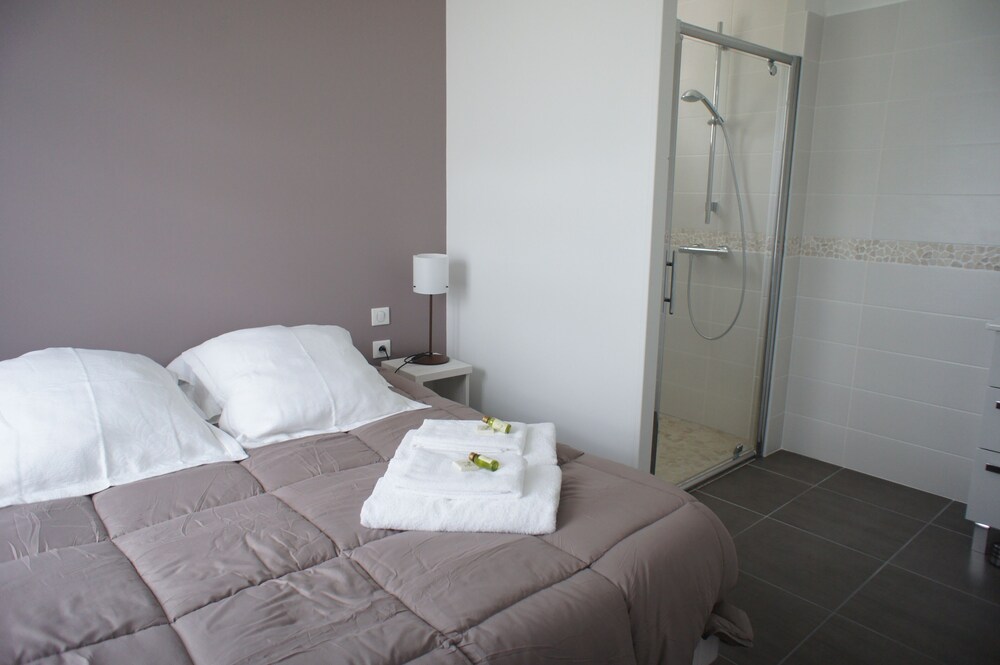 La Maison de FloraPrivate pool heated to 29°C Arces Vrbo