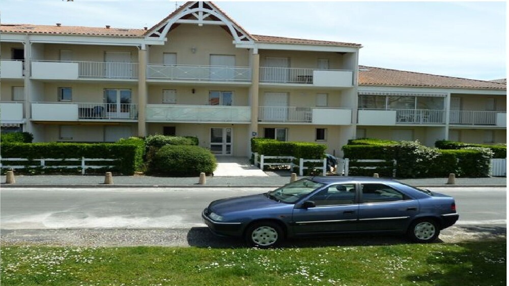 Charming 2 Rooms In Rdj A Vaux S Mer Private Pool