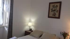 3 bedrooms, iron/ironing board, Internet, linens