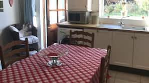 Microwave, dishwasher, coffee/tea maker, cookware/dishes/utensils