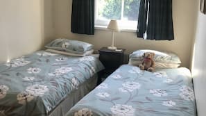 2 bedrooms, iron/ironing board, Internet, linens