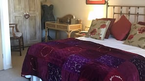 2 bedrooms, iron/ironing board, Internet, linens
