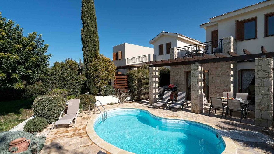 Lovely 2 bedroom Villa Kornos HG33 with private pool and golf course views, In the heart of Aphrodite Hills, near resort centre