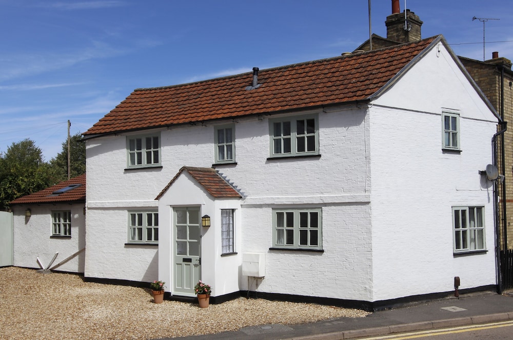 Refurbished Detached Holiday Cottage in Central Ely in Ely, United Kingdom