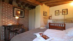 4 chambres, fer et planche à repasser, lits bébé, accès Internet
