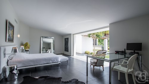 Cannes- Luxurious 8 Bed Villa - 10 Min To Sea - Cannes