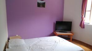 1 quarto, berços, acesso à internet, roupa de cama