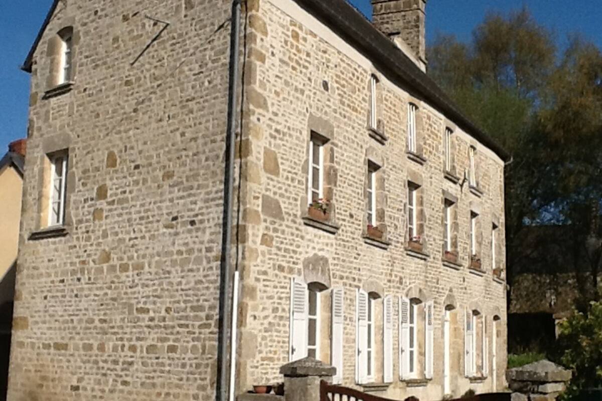 人里離れた 成熟した庭のある田舎の村の美しい古い大きな家 口コミ 部屋写真 料金 お得情報 エクスペディア 人里離れた 成熟した庭のある田舎の村の美しい古い大きな家 口コミ 部屋写真 料金 お得情報 エクスペディア