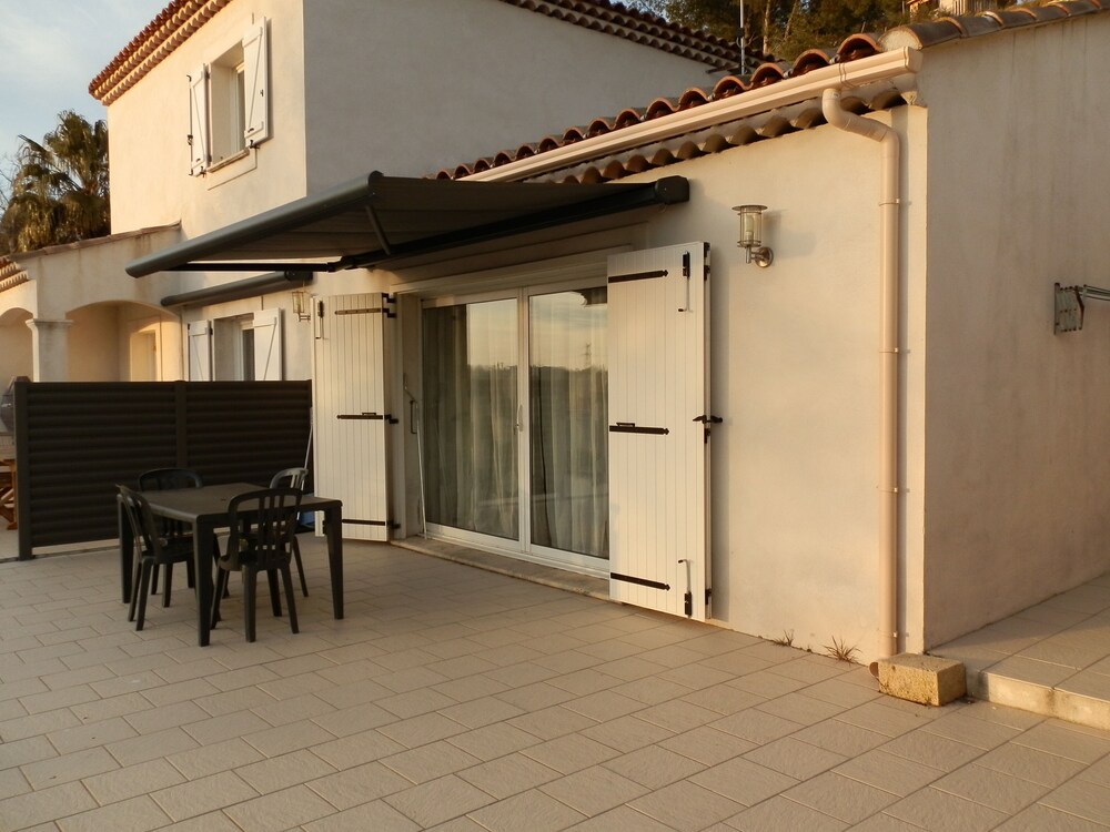 Istres Furnished T2 In The Heart Of Provence In St Remy De