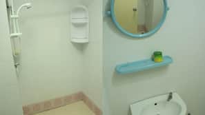 Shower, free toiletries, towels
