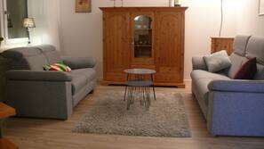 Fernseher, Kinderspielzeug, Bücher