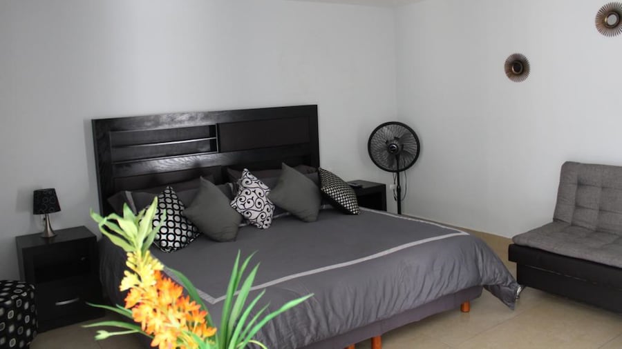 CAPITAL O Lowe Suites