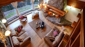 TV, fireplace