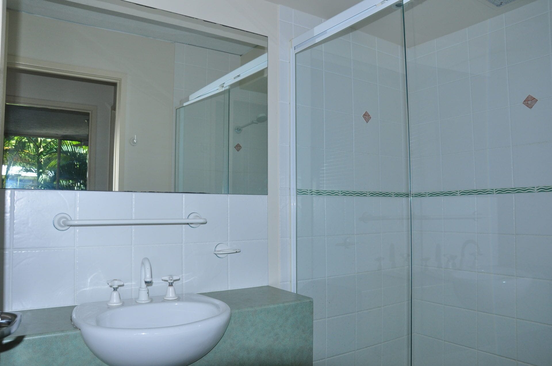 32/15 Rainbow Shores - Unit Overlooking Bushland With Shared Swimming Pool, spa and Tennis Court