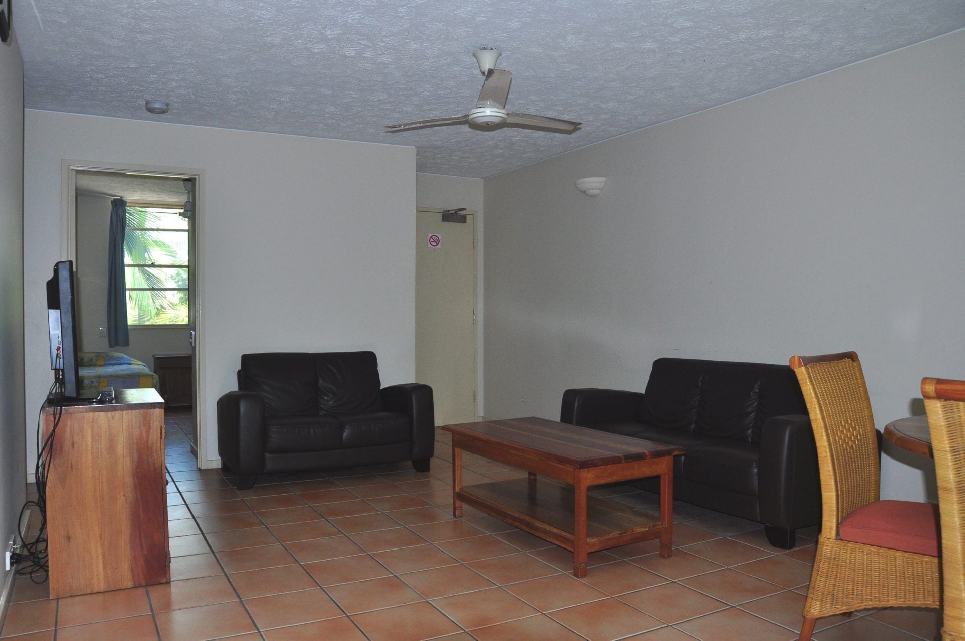 32/15 Rainbow Shores - Unit Overlooking Bushland With Shared Swimming Pool, spa and Tennis Court