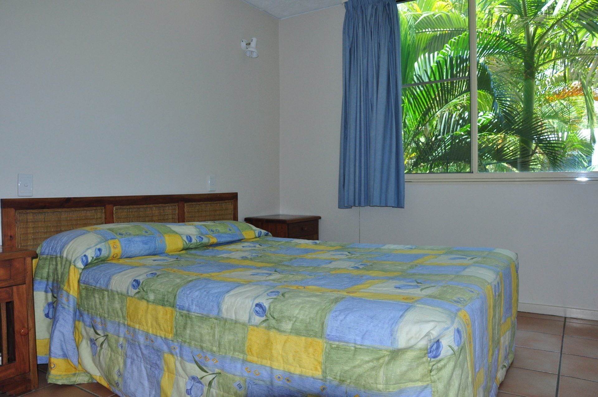 32/15 Rainbow Shores - Unit Overlooking Bushland With Shared Swimming Pool, spa and Tennis Court