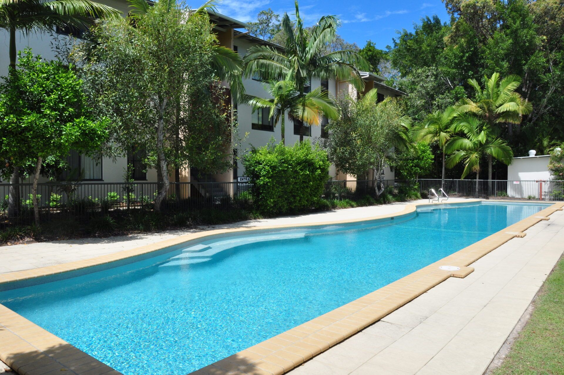 32/15 Rainbow Shores - Unit Overlooking Bushland With Shared Swimming Pool, spa and Tennis Court