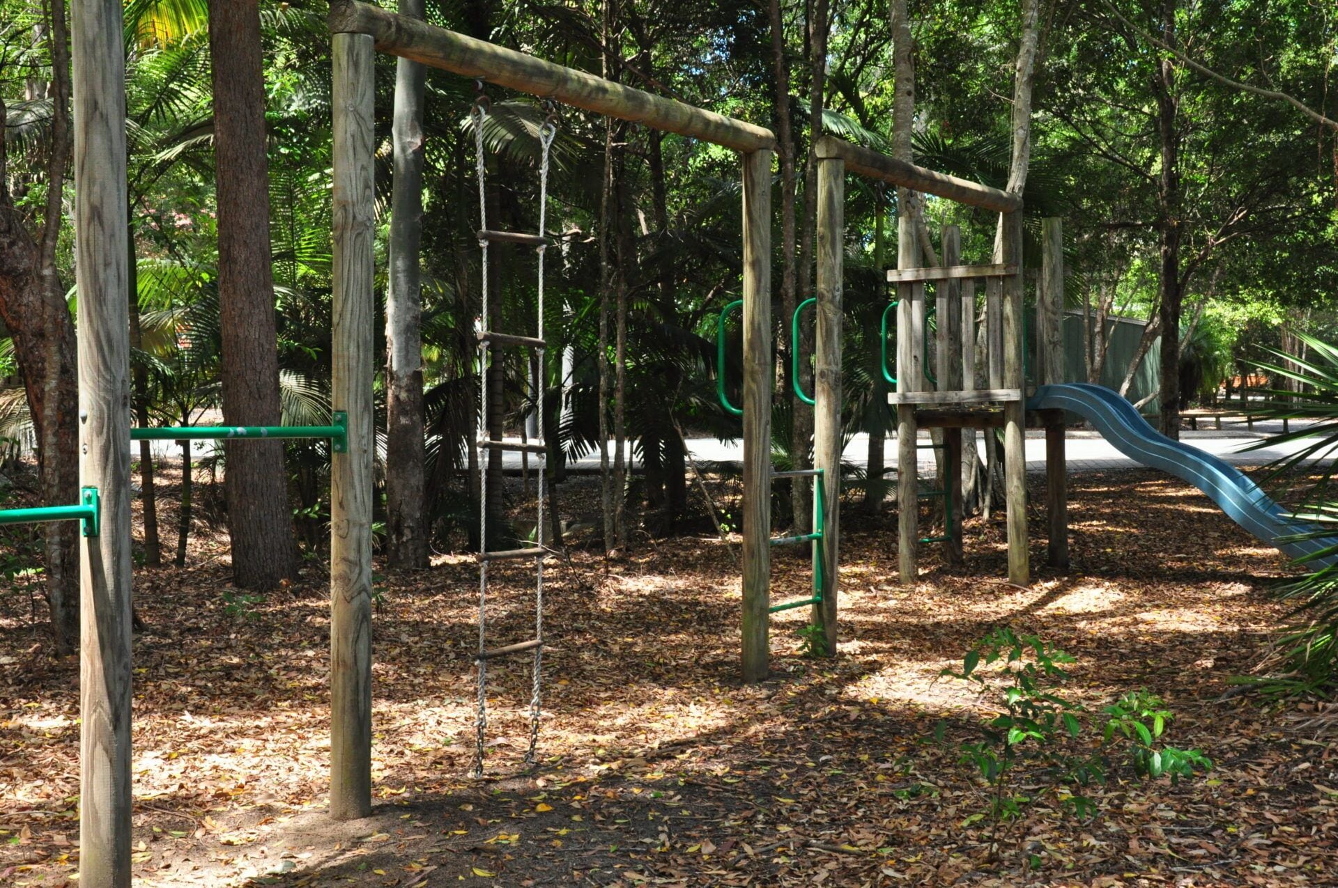 32/15 Rainbow Shores - Unit Overlooking Bushland With Shared Swimming Pool, spa and Tennis Court