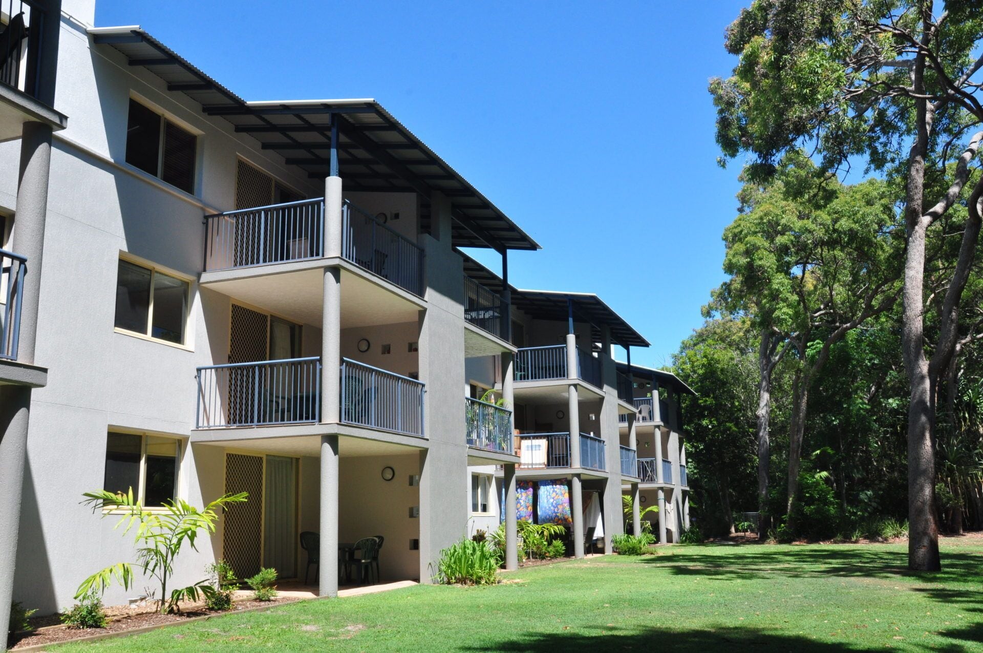 32/15 Rainbow Shores - Unit Overlooking Bushland With Shared Swimming Pool, spa and Tennis Court