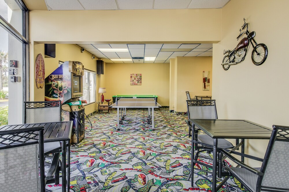 Condo w/ furnished balcony, shared pool, hot tub, game room, gym, & beach access