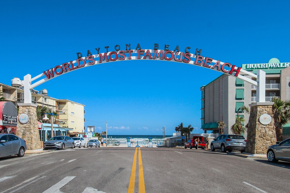 Condo w/ furnished balcony, shared pool, hot tub, game room, gym, & beach access