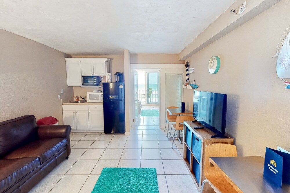 Condo w/ furnished balcony, shared pool, hot tub, game room, gym, & beach access