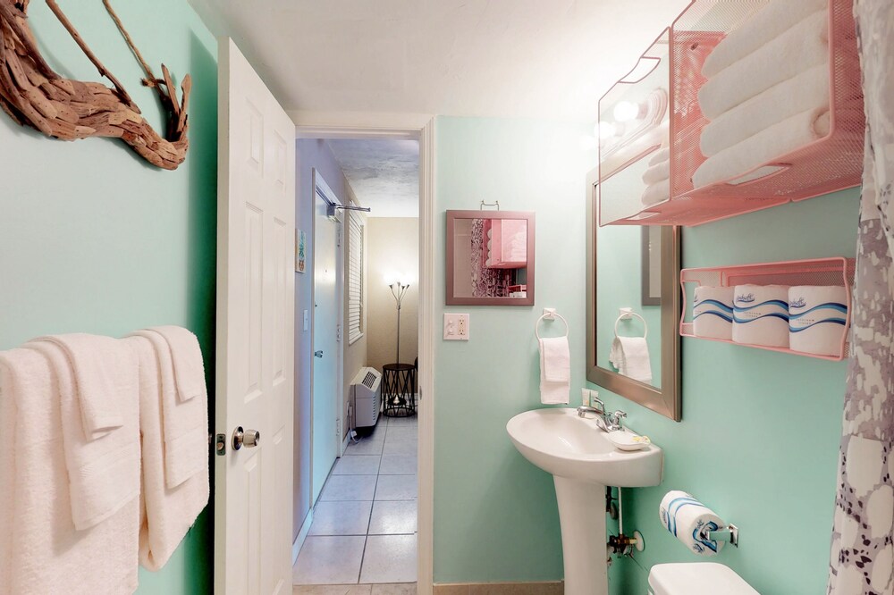 Condo w/ furnished balcony, shared pool, hot tub, game room, gym, & beach access