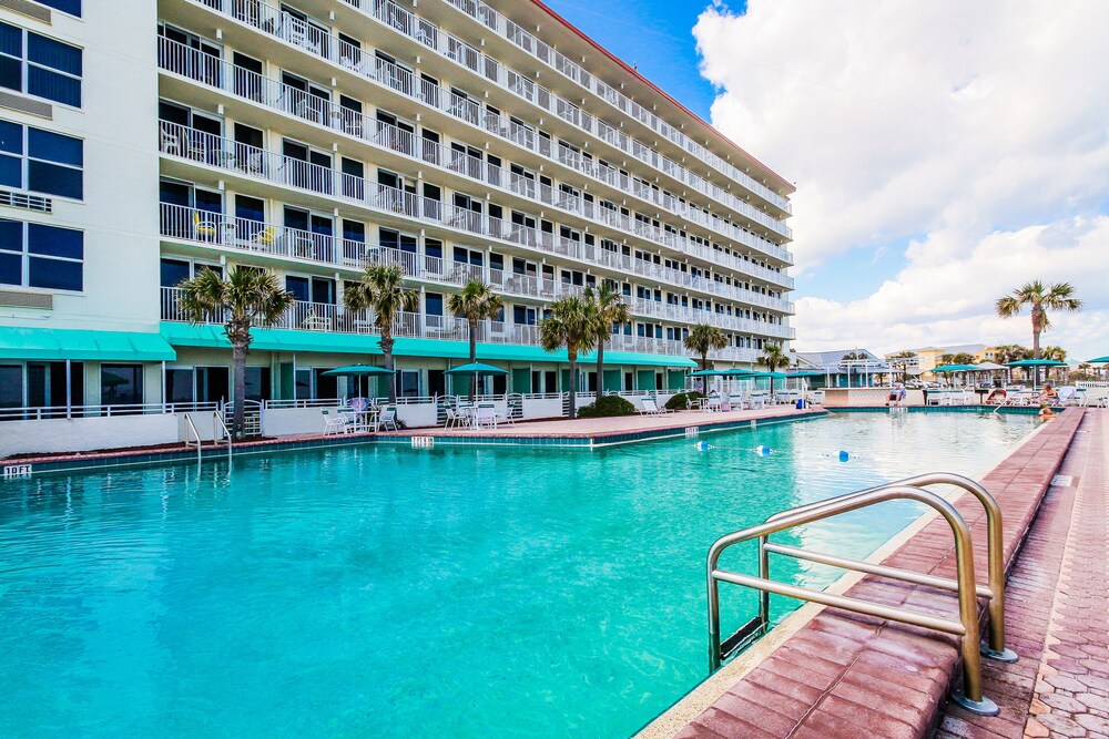 Condo w/ furnished balcony, shared pool, hot tub, game room, gym, & beach access