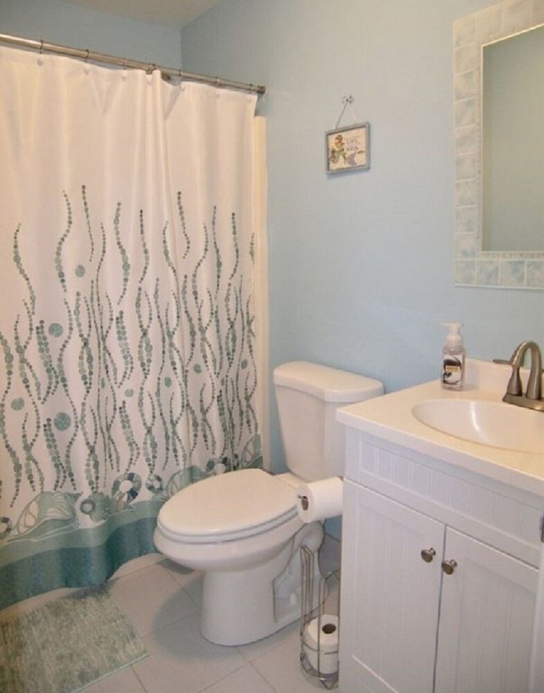 Beach Across The Street! Great Views & Location! Sleeps 10