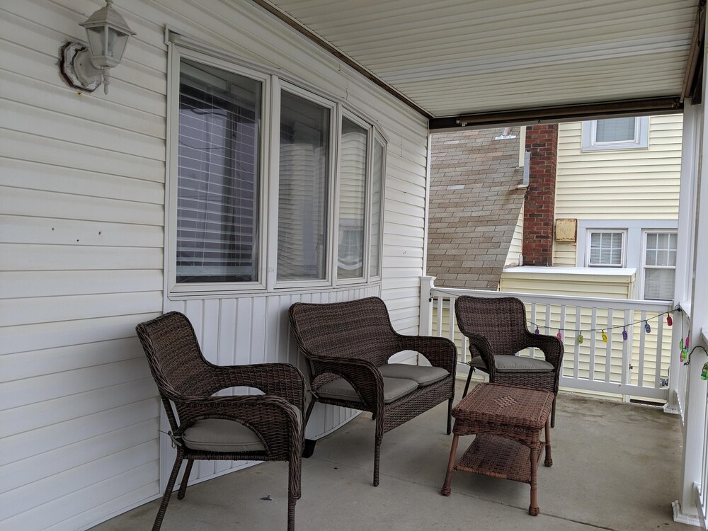 Beach Across The Street! Great Views & Location! Sleeps 10