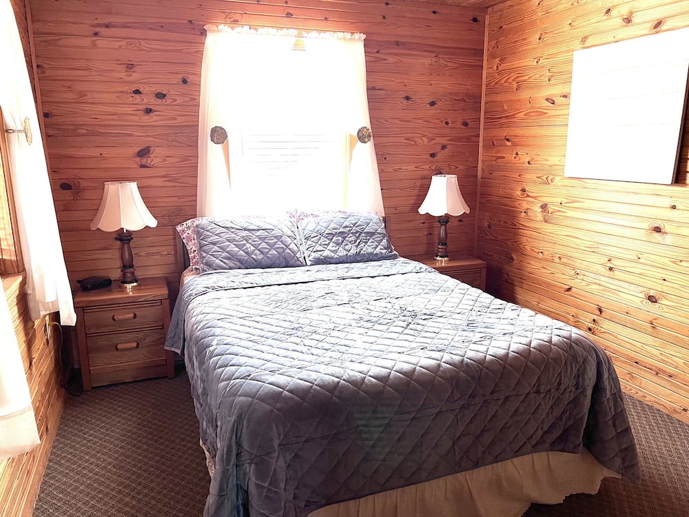 near Jasper, secluded, close to Buffalo River, hiking, WIFI, Arcade