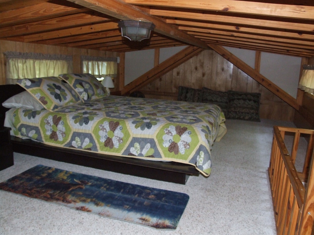 Cozy Cumberland Plateau Retreat PetFriendly Cabin with Patio