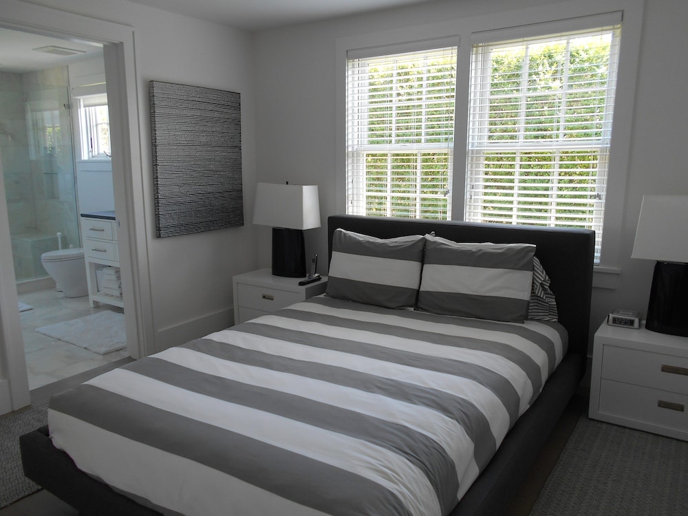 Lux Surfside w/ Pool. Steps to Best Beach. Dogs Great Fall