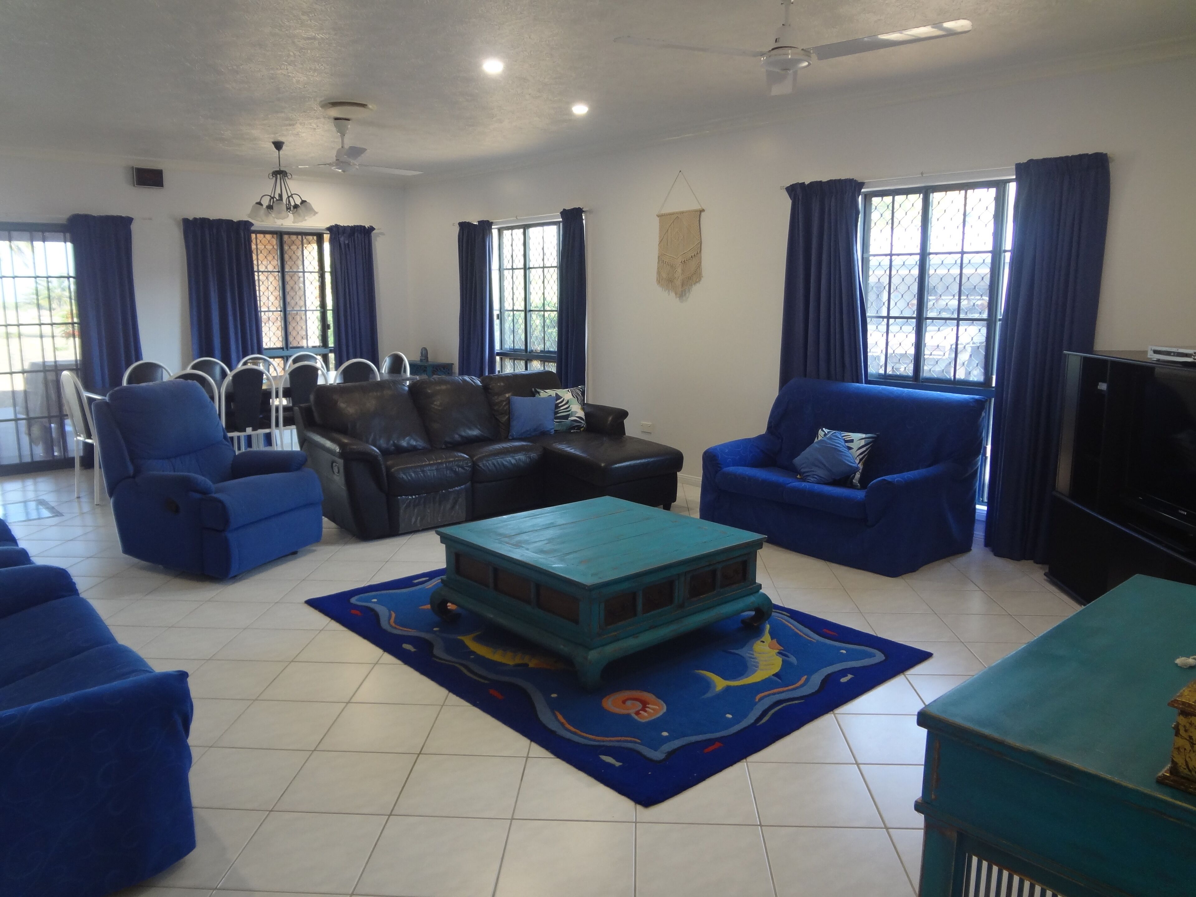 LUCINDA BEACH HOLIDAY HOME: "NAUTICAL BLUE LUCINDA"
