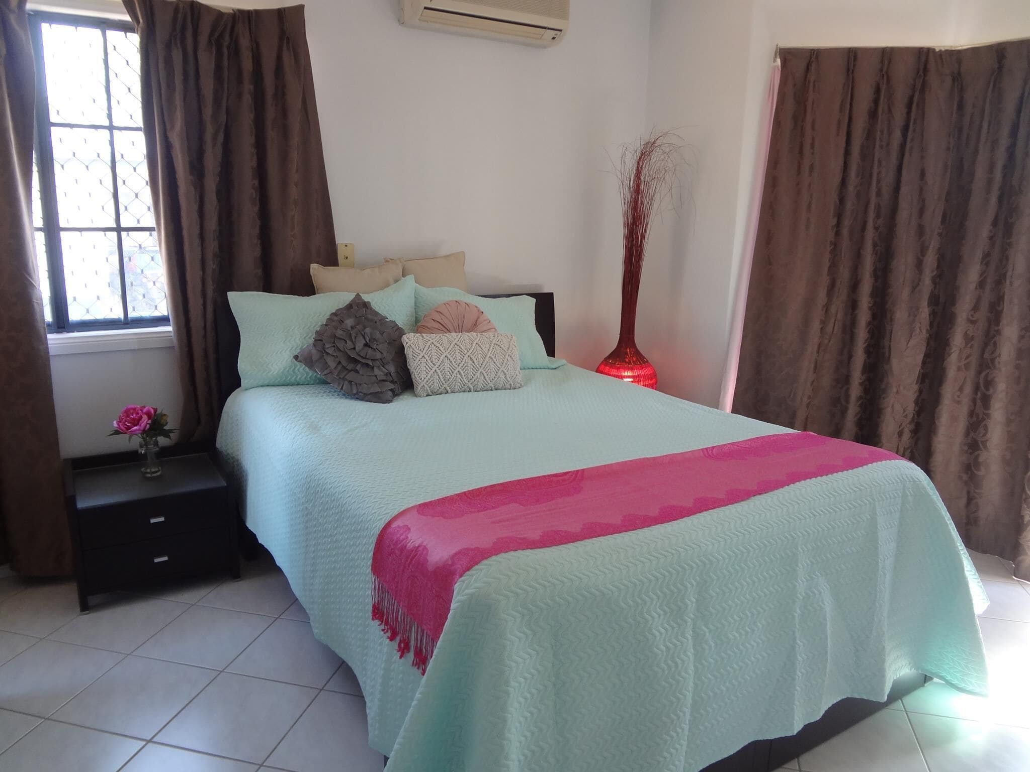 LUCINDA BEACH HOLIDAY HOME: "NAUTICAL BLUE LUCINDA"