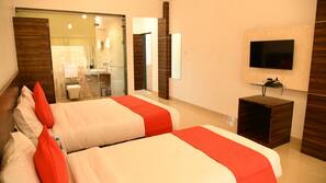 Premium bedding, in-room safe, individually decorated